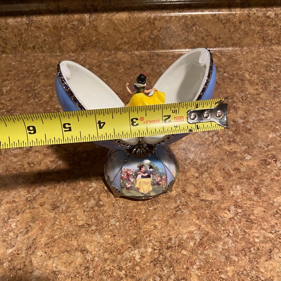Disney, Ardleigh-Elliot “Charming Snow White “ A5098 Musical Egg Collection - Picture 7 of 12